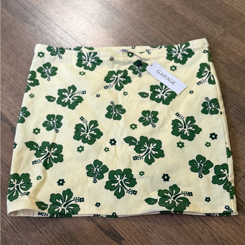 Garage Floral Hibiscus Print Skirt Green and Cream- Size Small